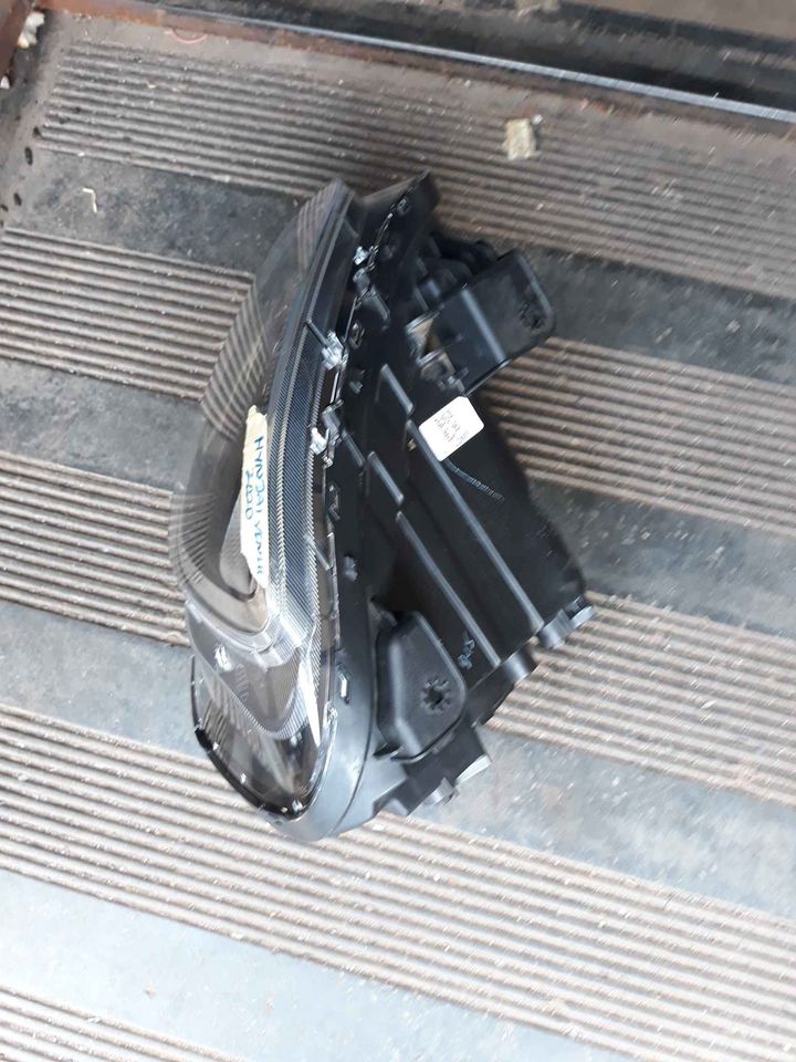 2020 Hyundai Venue Passenger Side Headlight - Private Seller 2020 Hyundai Venue Passenger Side Headlight - Private Seller