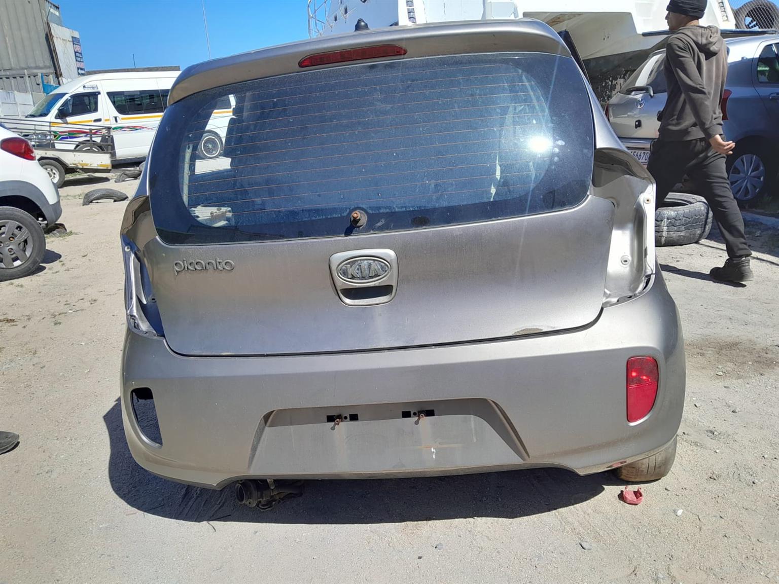 KIA PICANTO 1.0 LX 2011  STRIPPING FOR SPARES - Private Seller