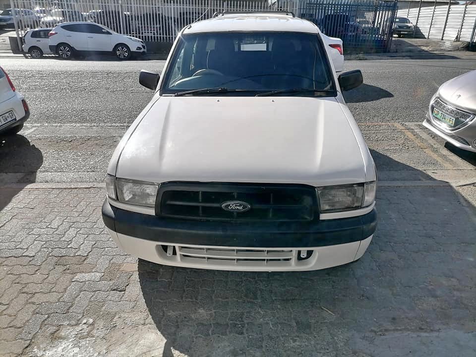 2007 Ford Ranger 2.5 Double Cab Bakkie with a Canopy and a Nice interior seat