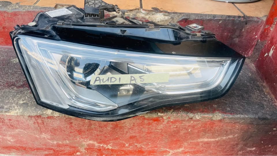 Audi A3 headlight - Private Seller Audi A3 headlight - Private Seller
