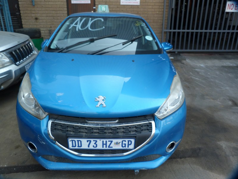 STRIPPING Peugeot 2.08 1.2 VTi Acive - 2013 - Private Seller