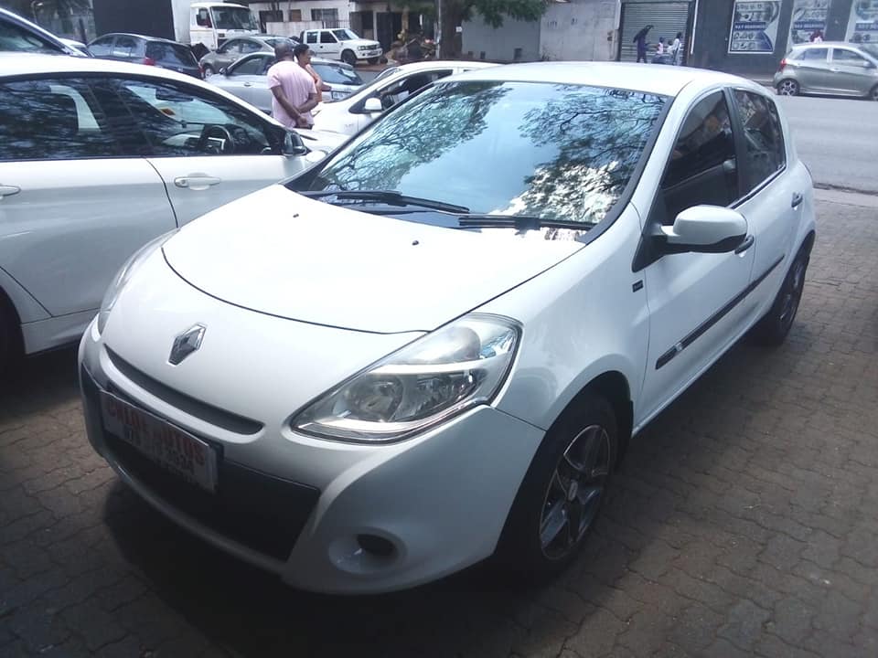 2012 RENAULT CLIO 1.4 DYNAMIC MANUAL PETROL WHITE SPARE KEY SERVICE BOOK  118.000KM.