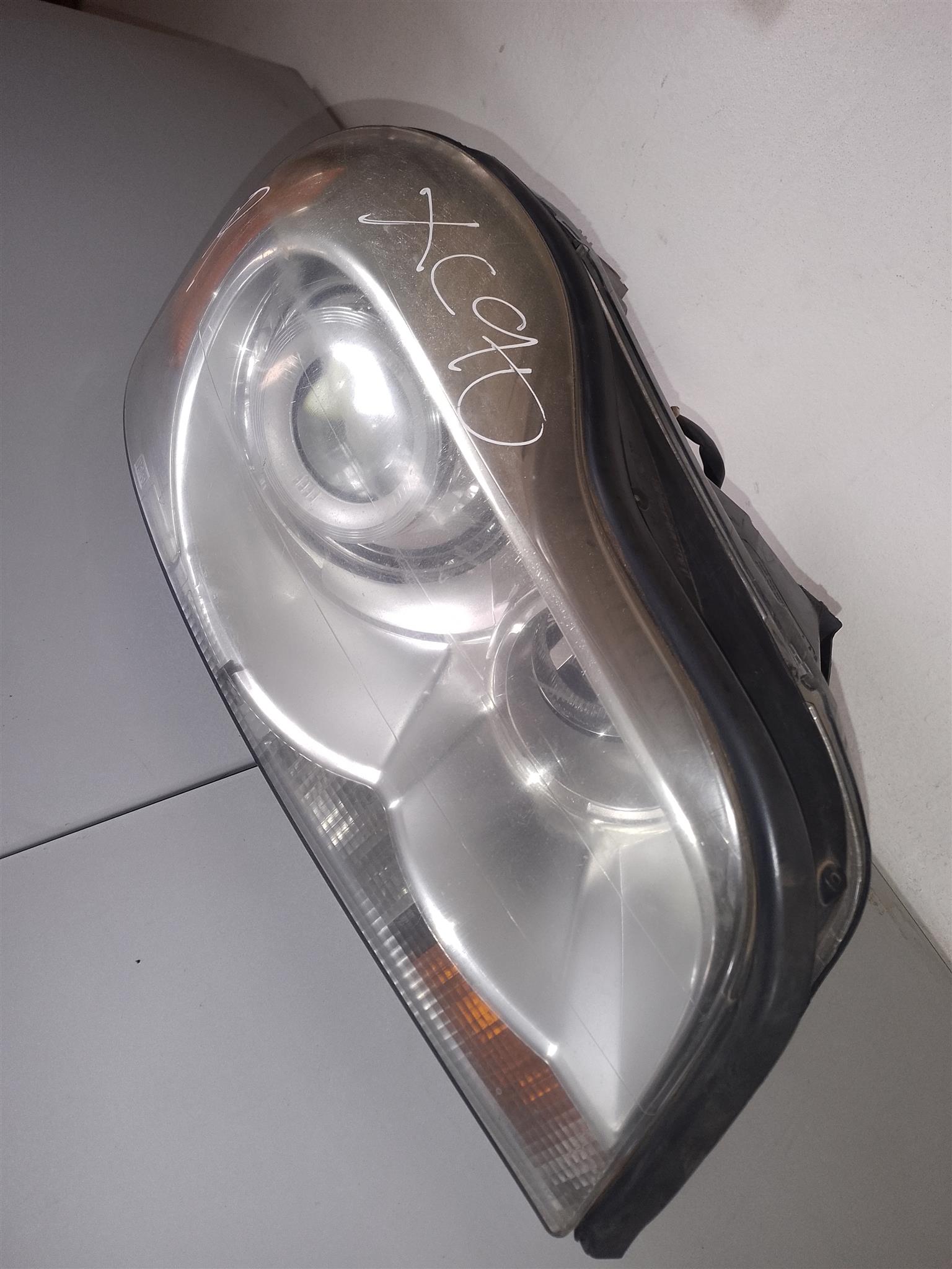 VOLVO XC90 RIGHT HEAD LIGHT FOR SALE (DELIVERY AVAILABLE NATION WIDE) - Private Seller VOLVO XC90 RIGHT HEAD LIGHT FOR SALE (DELIVERY AVAILABLE NATION WIDE) - Private Seller