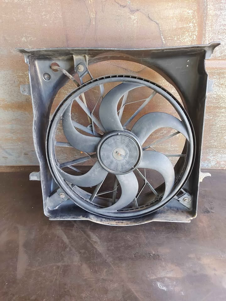 Jeep Cherokee KJ Radiator Fan + Cowling P/N PA66-(GF+M)38