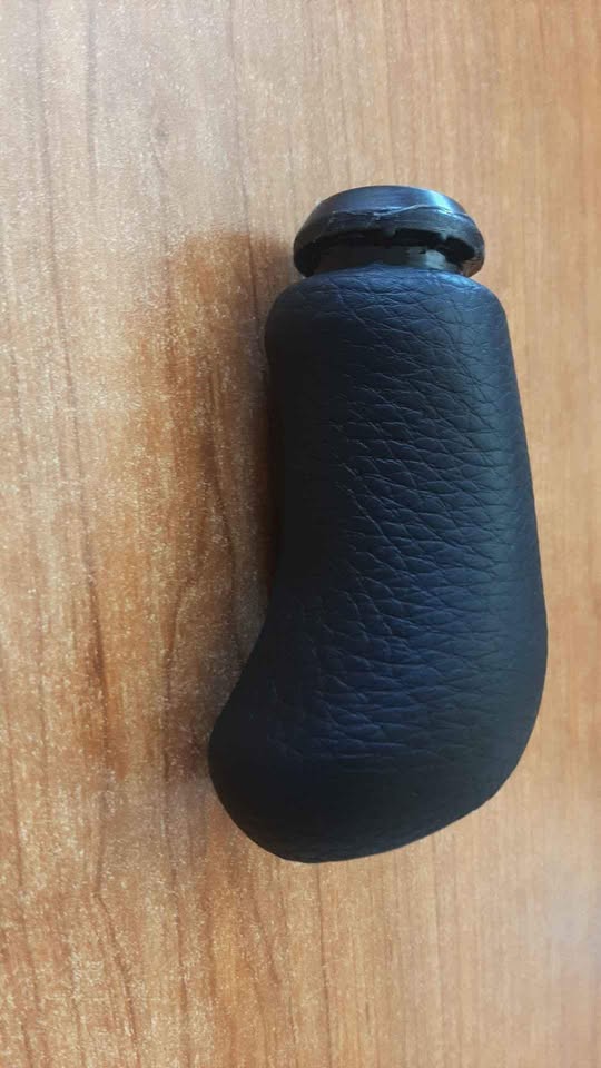 NP200 GEAR KNOB. BRAND NEW. FOR VARIOUS OTHER CARS.