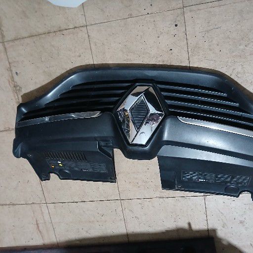 Renault sandero grill - Private Seller Renault sandero grill - Private Seller