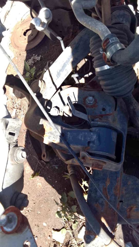 Nissan Pathfinder rf upper control arm - Private Seller Nissan Pathfinder rf upper control arm - Private Seller