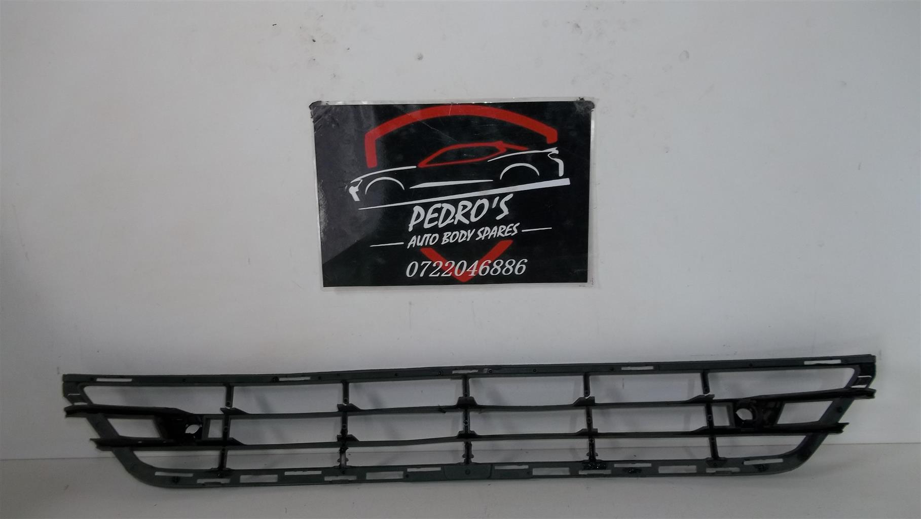 Volvo S60/V60 '14-'18 front bumper lower grille - Private Seller Volvo S60/V60 '14-'18 front bumper lower grille - Private Seller