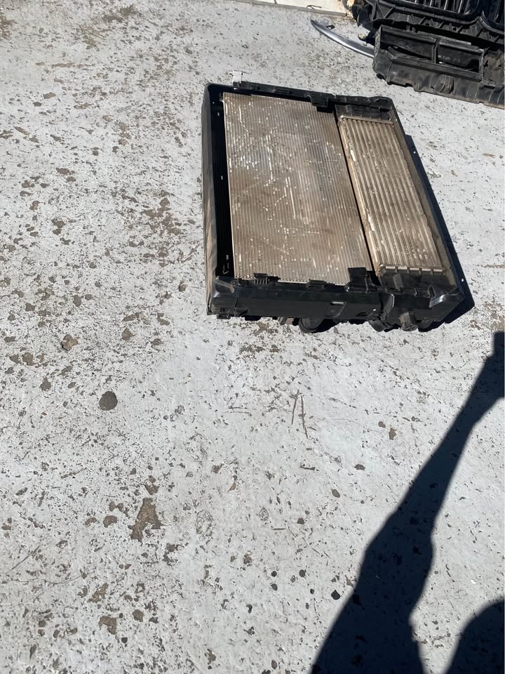 BMW G20 radiator set complete - Private Seller BMW G20 radiator set complete - Private Seller