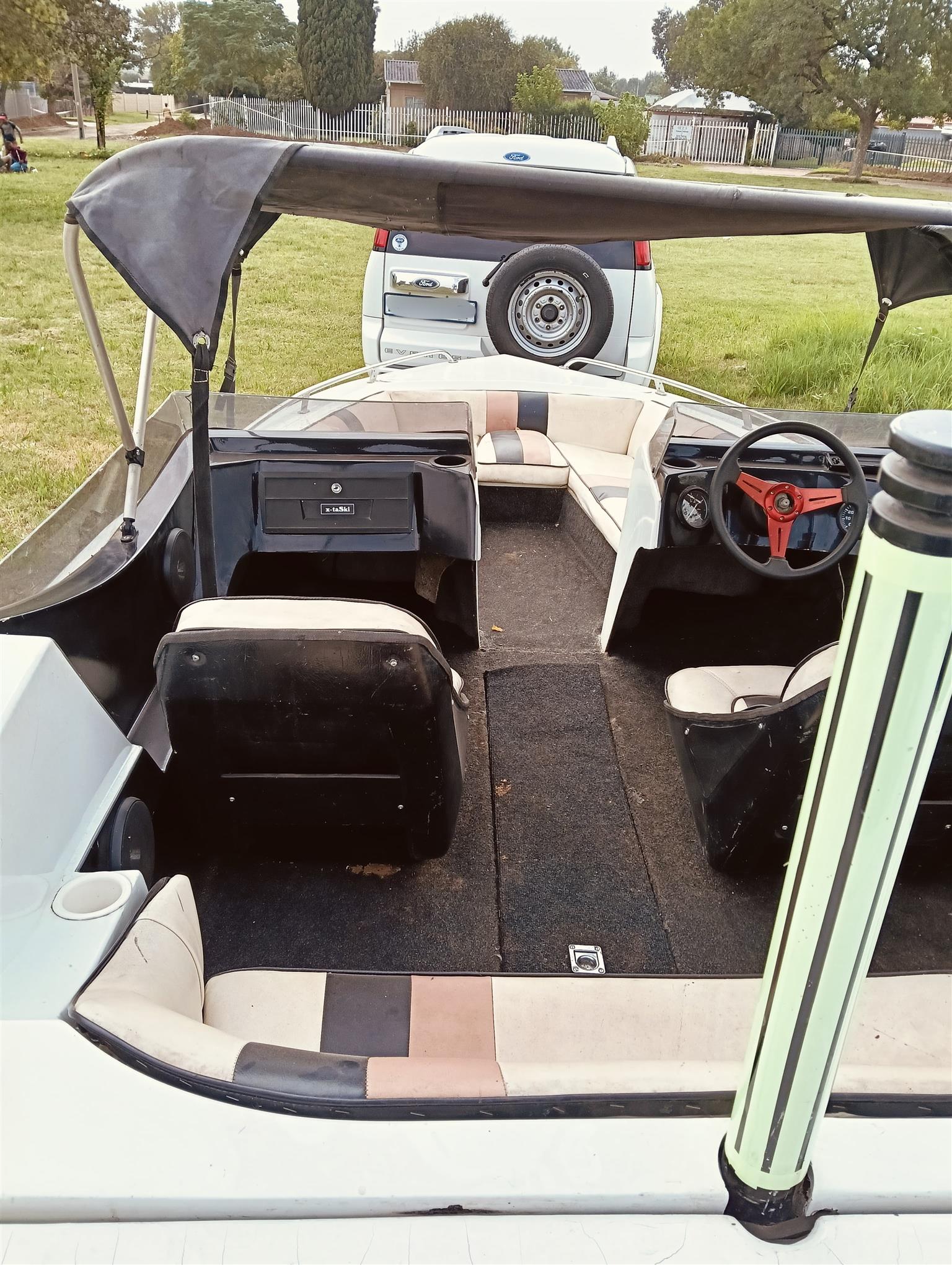 17ft Skie boat with 140hp Chrysler