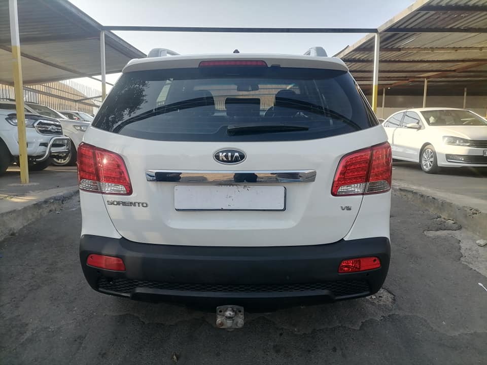 2010 Kia Sentro v6 3.6 Automatic with a leather seat