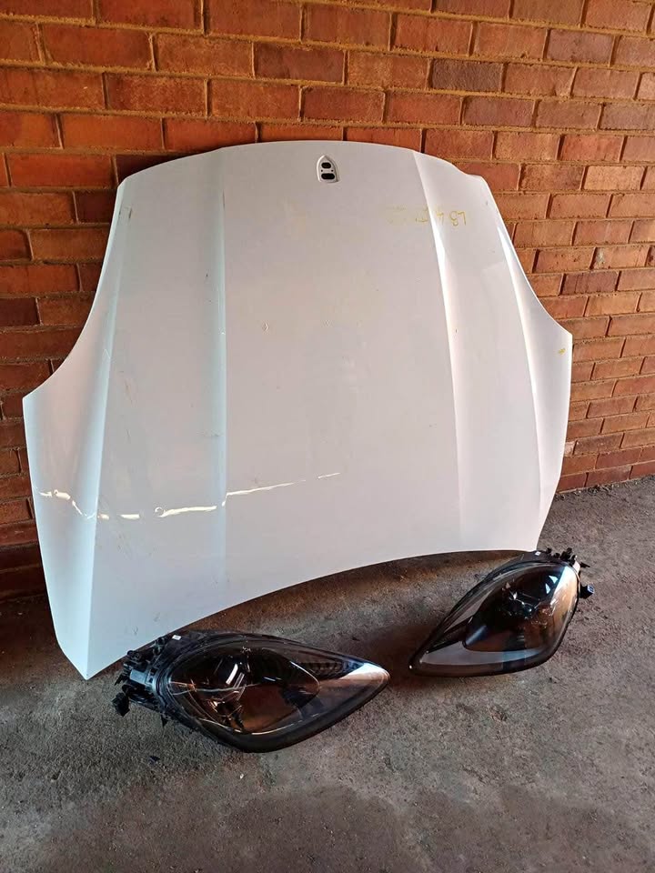 Porsche Cayenne bonnet and Headlights - Private Seller Porsche Cayenne bonnet and Headlights - Private Seller