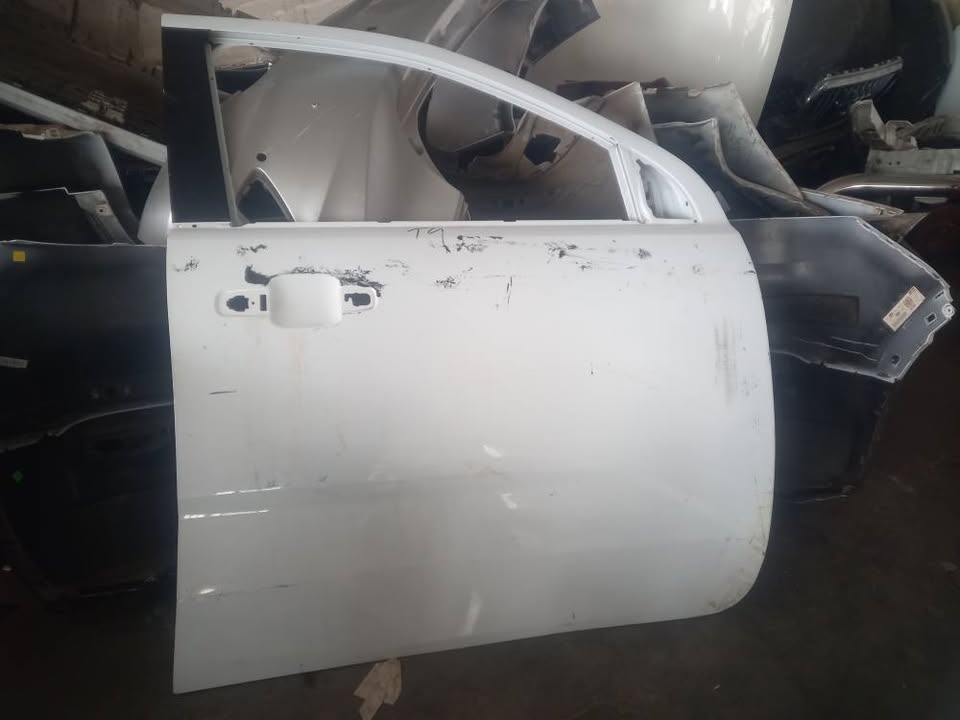 FORD RANGER T9 RIGHT HAND SIDE FRONT DOOR - Private Seller FORD RANGER T9 RIGHT HAND SIDE FRONT DOOR - Private Seller