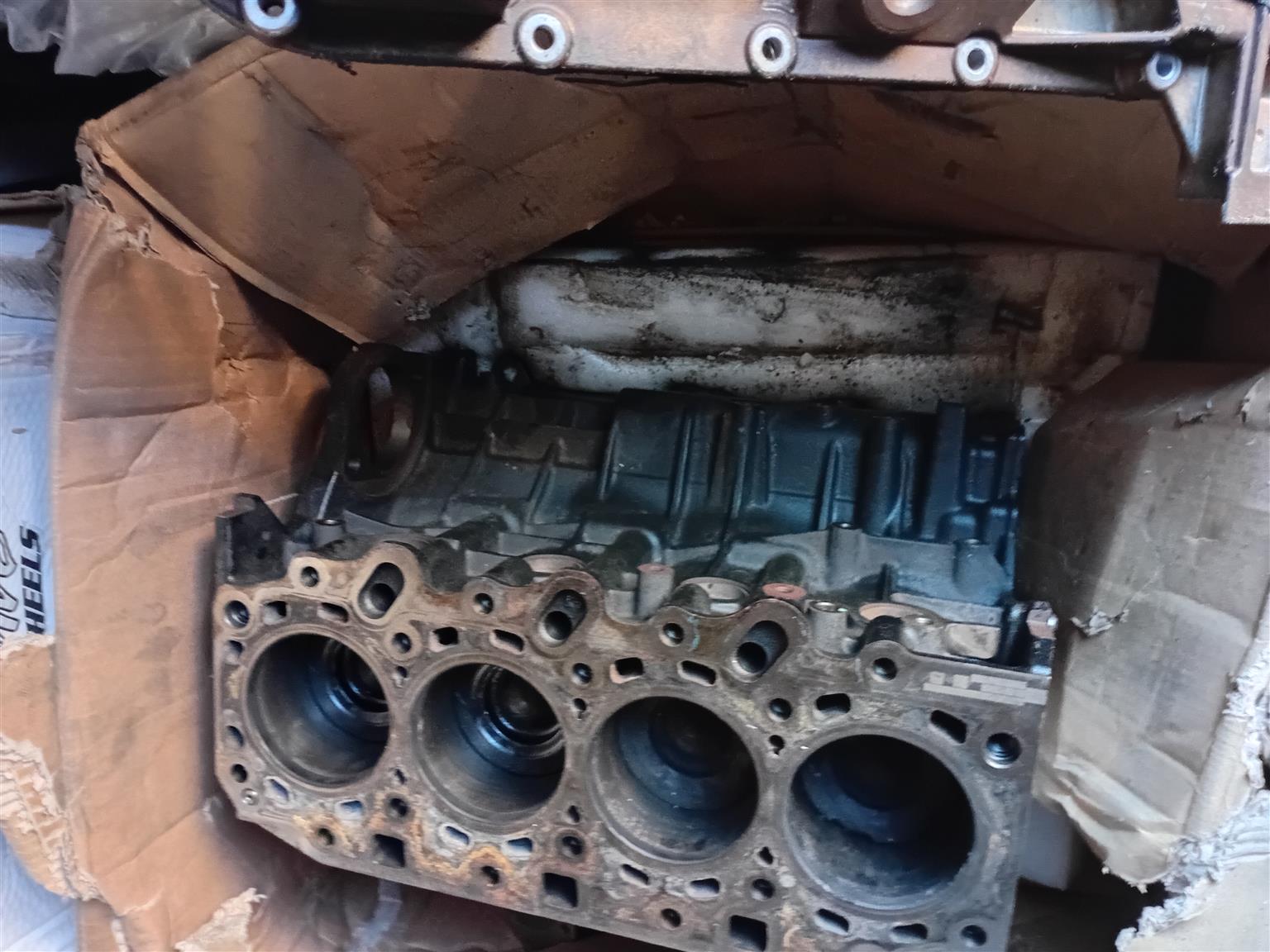 Kia 2500 block with crankshaft, pistons, rings and bearings - Private Seller Kia 2500 block with crankshaft, pistons, rings and bearings - Private Seller