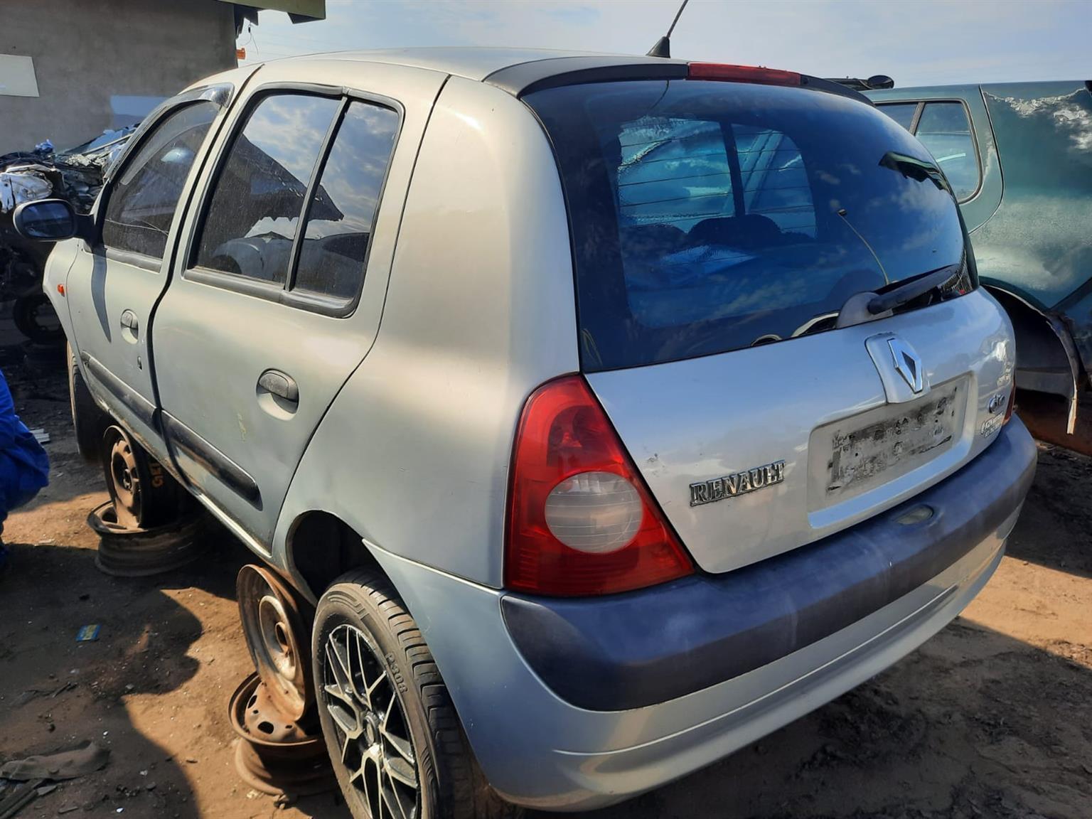 2001 Renault Clio 2 - Stripping for Spares