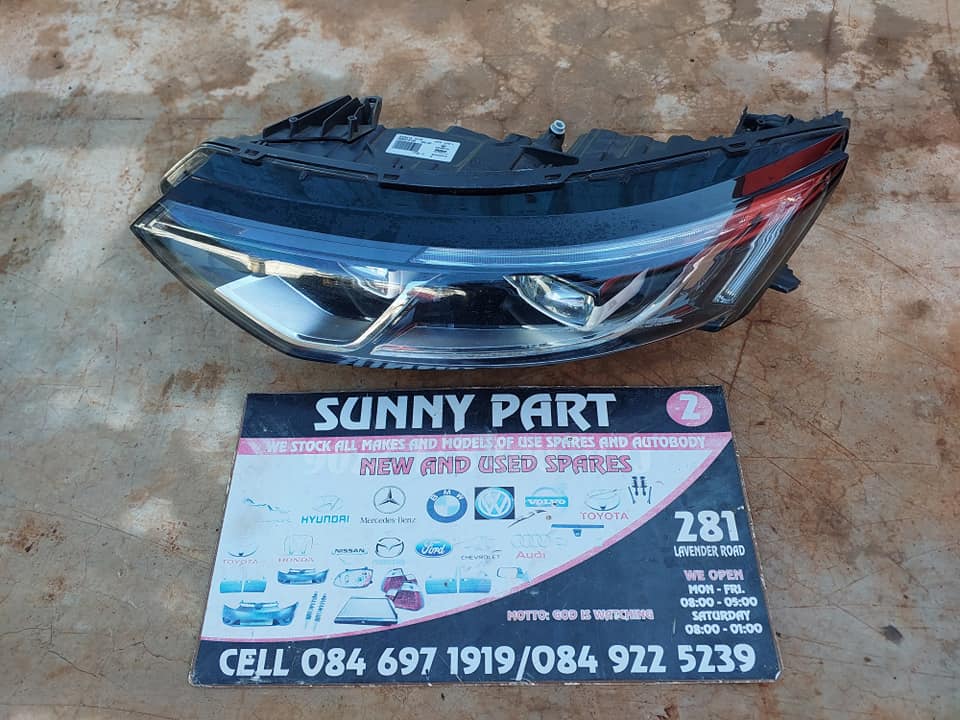 Renault Koleos Headlight - Private Seller