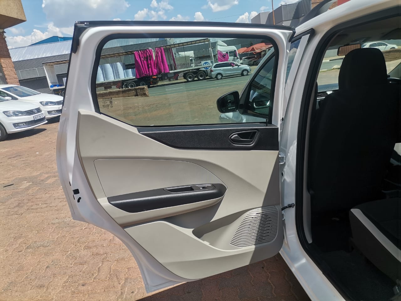 Used 2022 Renault Triber 1.0 Dynamique - Private Seller Used 2022 Renault Triber 1.0 Dynamique - Private Seller
