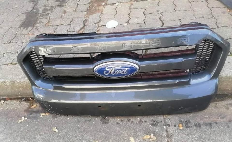 Ford Ranger T7 wild track main grill Call or dm - Private Seller Ford Ranger T7 wild track main grill Call or dm - Private Seller