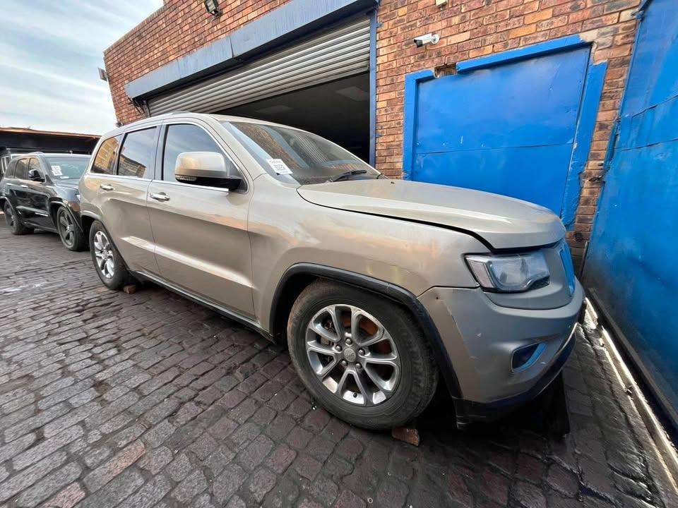 STRIPPING: 2015 JEEP GRAND CHEROKEE 3.0 CRD WK2 - Private Seller STRIPPING: 2015 JEEP GRAND CHEROKEE 3.0 CRD WK2 - Private Seller