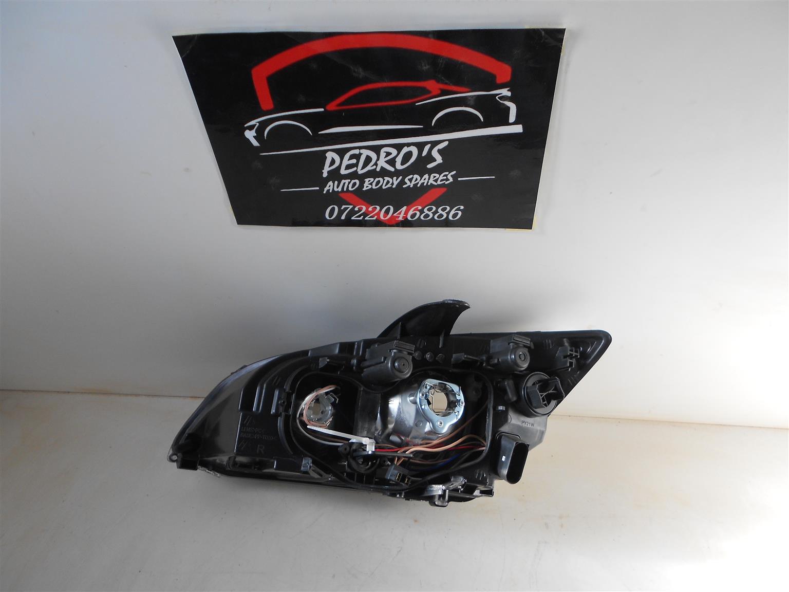 Ford Focus Right Headlight