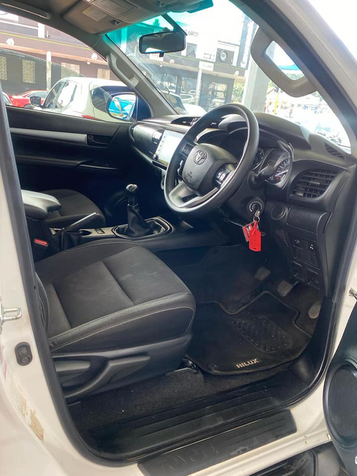 TOYOTA HILUX 2.4 GD6 DOUBLE CAB MANUAL