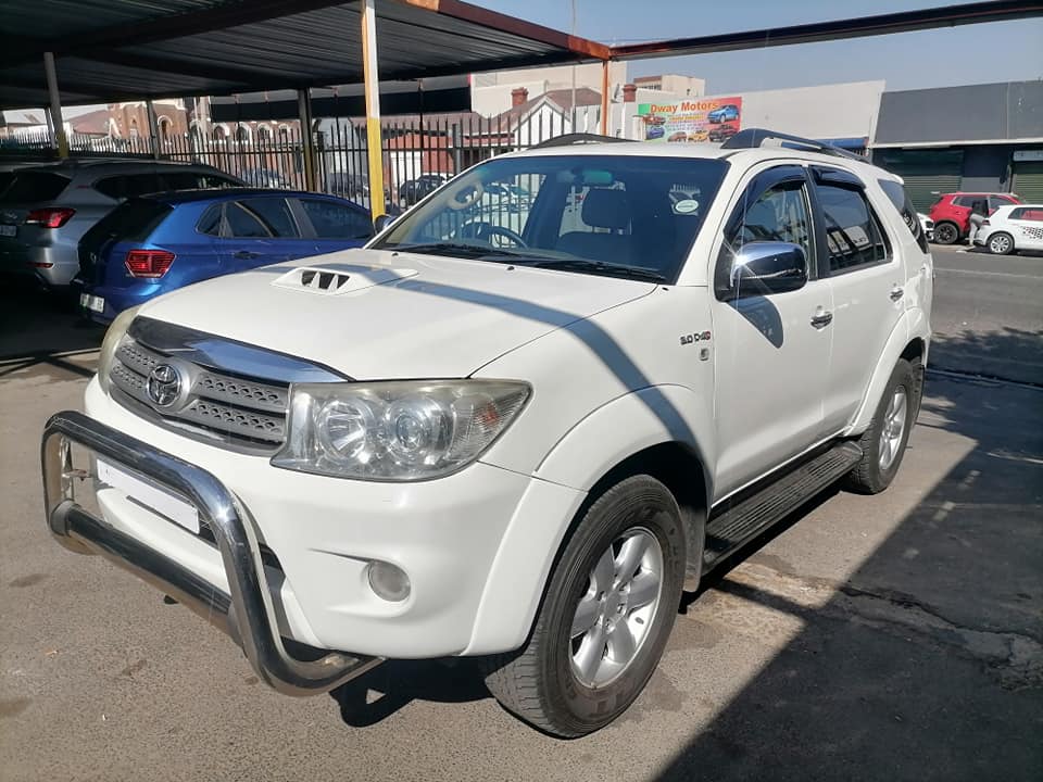 2010 Toyota Fortuner 3.0 D4D 4x2 seven seater with a leather seat