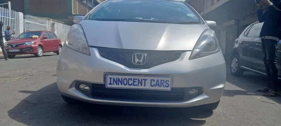 2010 HONDA JAZZ 1.5 PETROL AUTOMATIC TRANSMISSION, SILVER COLOUR, MILEAGE 85000KM