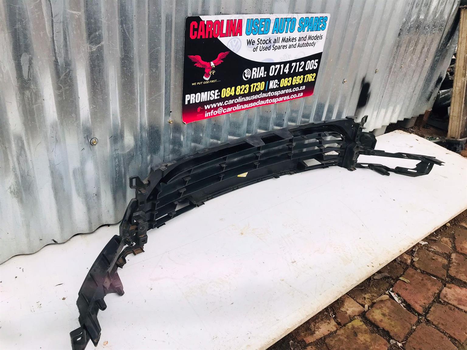 Renault Clio 4 lower bumper grill - Private Seller Renault Clio 4 lower bumper grill - Private Seller