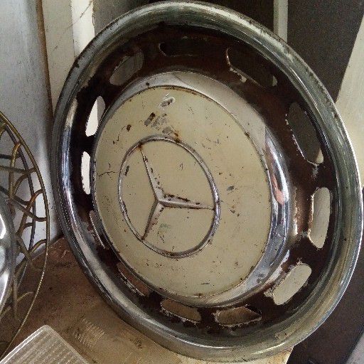 Mercedes wheel cap - Private Seller Mercedes wheel cap - Private Seller
