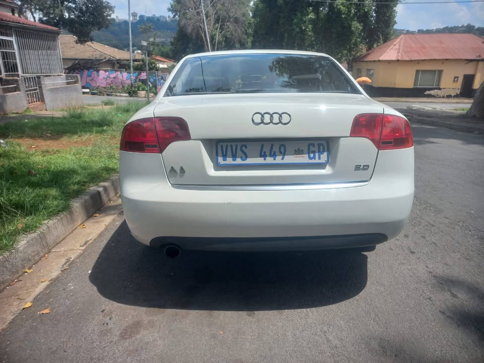 2007 Audi A4 2.0 petrol, Manual, white color, mileage 115000kms
