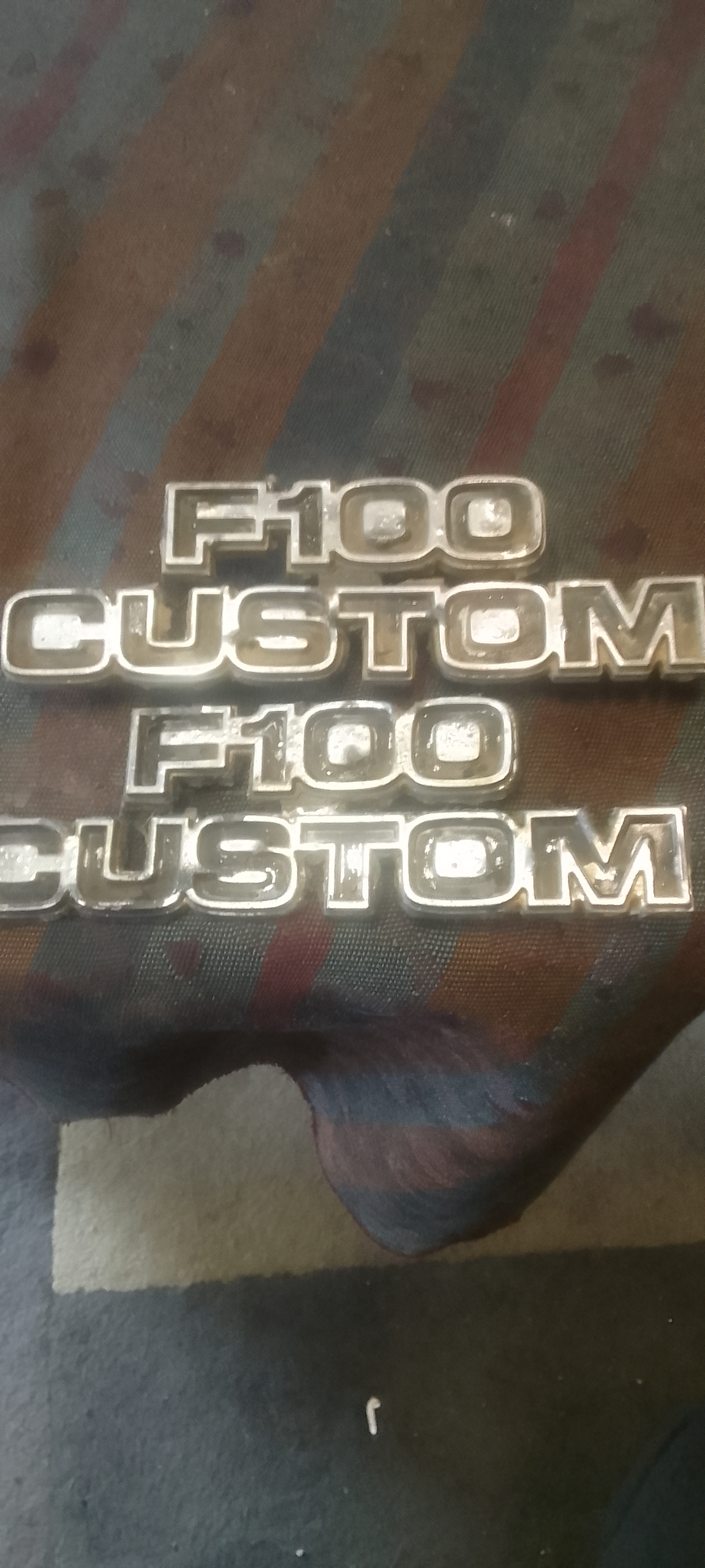 2x Ford F100 1977 Emblems. - Private Seller 2x Ford F100 1977 Emblems. - Private Seller