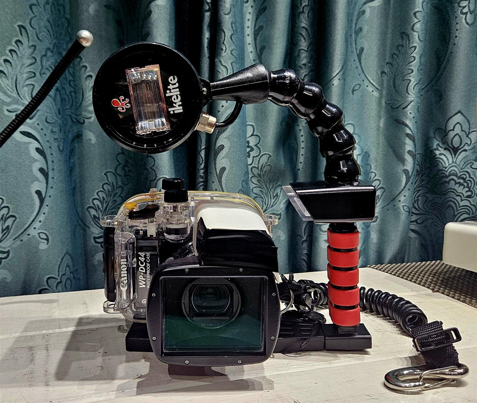 Canon G1X camera with dive housing and ikelite EF35 strobe Canon G1X camera with dive housing and ikelite EF35 strobe