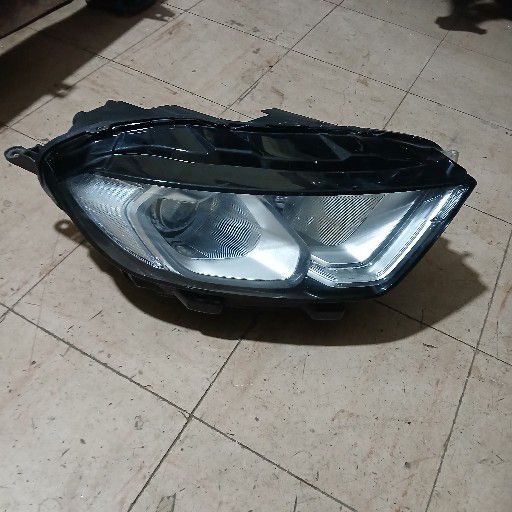 Ford ecosport headlight - Private Seller Ford ecosport headlight - Private Seller