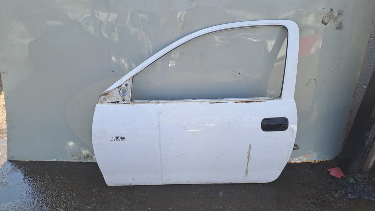 1994 Opel Corsa B 3 Door Shell used for sale left front - Private Seller 1994 Opel Corsa B 3 Door Shell used for sale left front - Private Seller