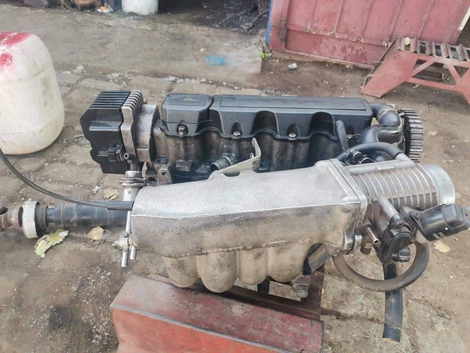 Opel corsa gsi 1.6 compleet head - Private Seller