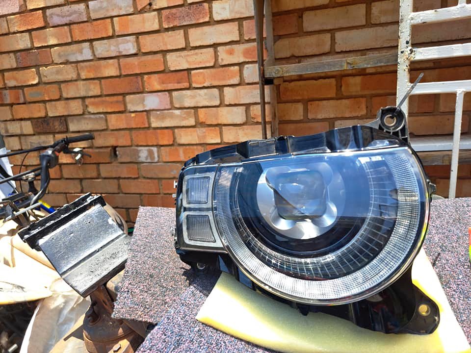 Land Rover Defender headlamp - Private Seller Land Rover Defender headlamp - Private Seller