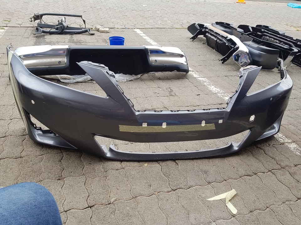 LEXUS IS250 FRONT BUMPER 2011 - Private Seller