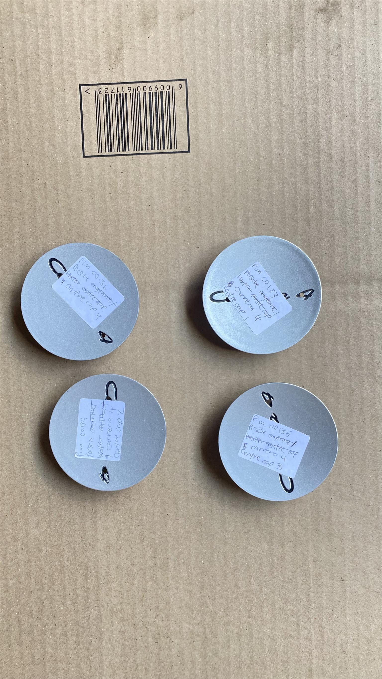 Porsche Cayenne centre caps & Carrera centre caps