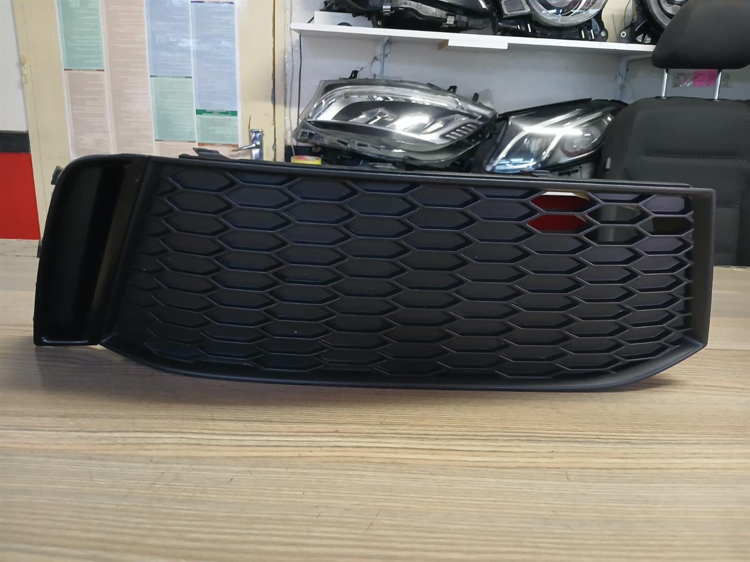 2016 AUDI A1 FOGLIGHT COVER RIGHTSIDE FOR SALE IN EXCELLENT CONDITION - Private Seller 2016 AUDI A1 FOGLIGHT COVER RIGHTSIDE FOR SALE IN EXCELLENT CONDITION - Private Seller