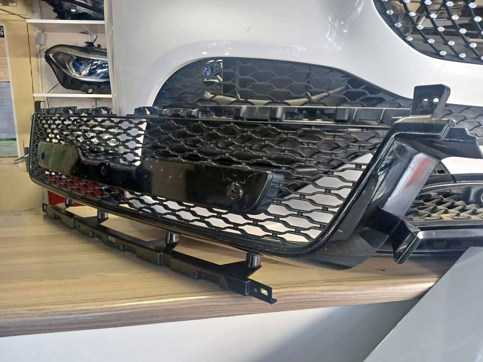 2020 RANGE ROVER SPORT L494 FRONT BUMPER LOWER GRILLE FOR SALE - Private Seller 2020 RANGE ROVER SPORT L494 FRONT BUMPER LOWER GRILLE FOR SALE - Private Seller