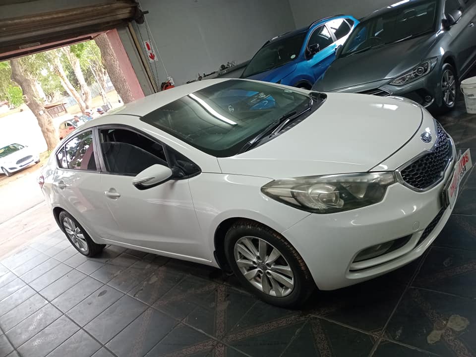 2013 Kia Cerato 2.0 Sedan  Manual Leather interior  White color  95000km