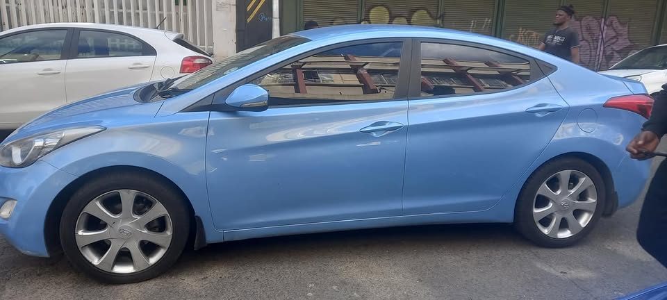 2013 HYUNDAI ELENTRA 1.8 GLS SEDAN PETROL, AUTOMATIC, BLUE COLOR
