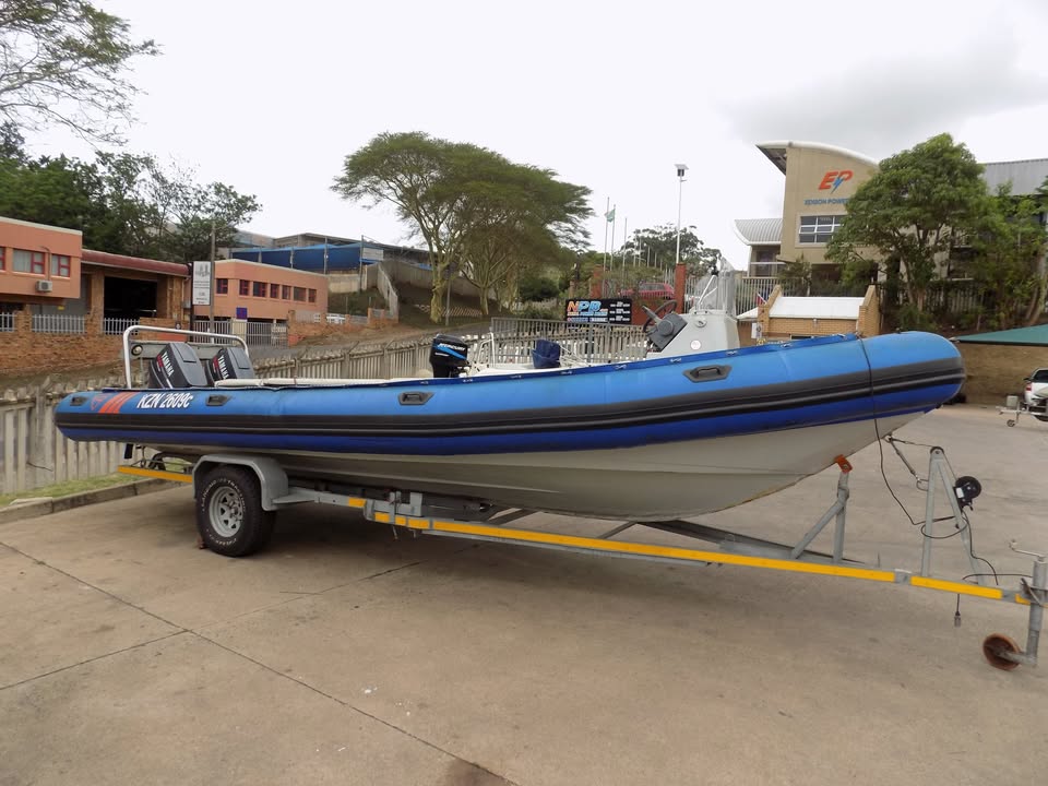 superduck 8 meter dive on trailer 2 x 85 yamaha - Private Seller