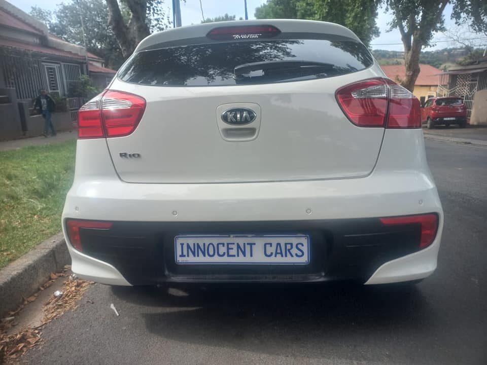 2015 KIA RIO TEC 1.4 PETROL, MANUAL, WHITE COLOR, MILEAGE 90000KMS SERVICE HISTORY.