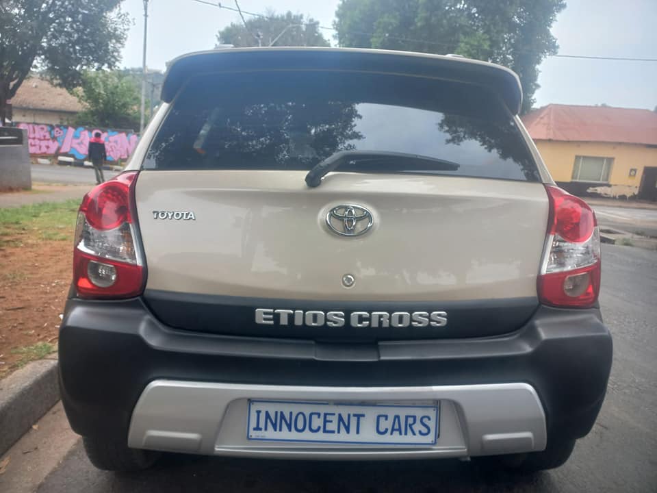 2020 TOYOTA ETIOS CROSS 1.5 PETROL, MANUAL, GOLD COLOR, MILEAGE 37000KMS. SERVICE B