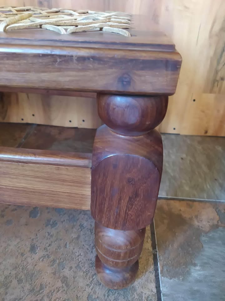 Vintage riempies foot stool