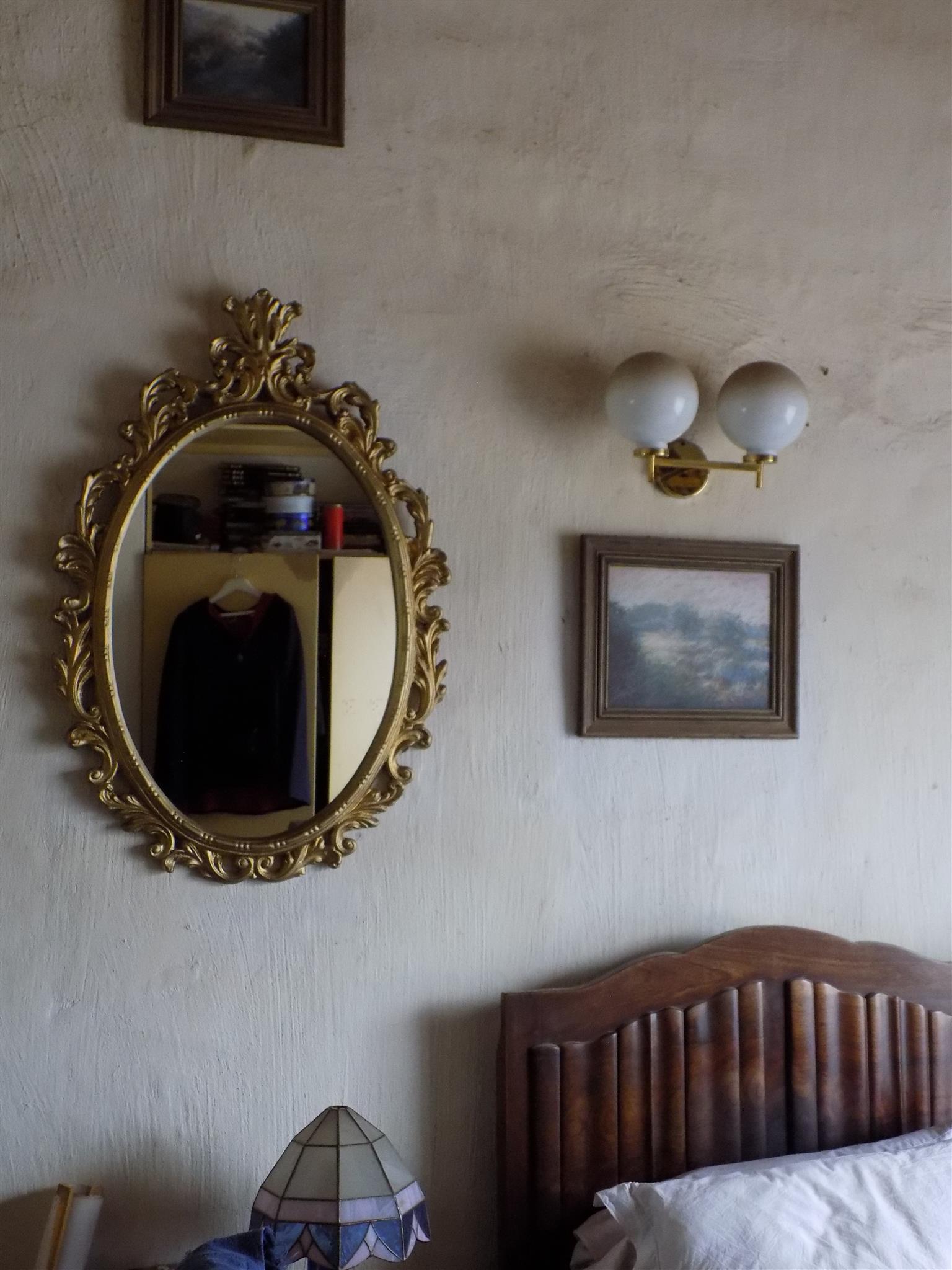 Oval ornate gilt wood mirror