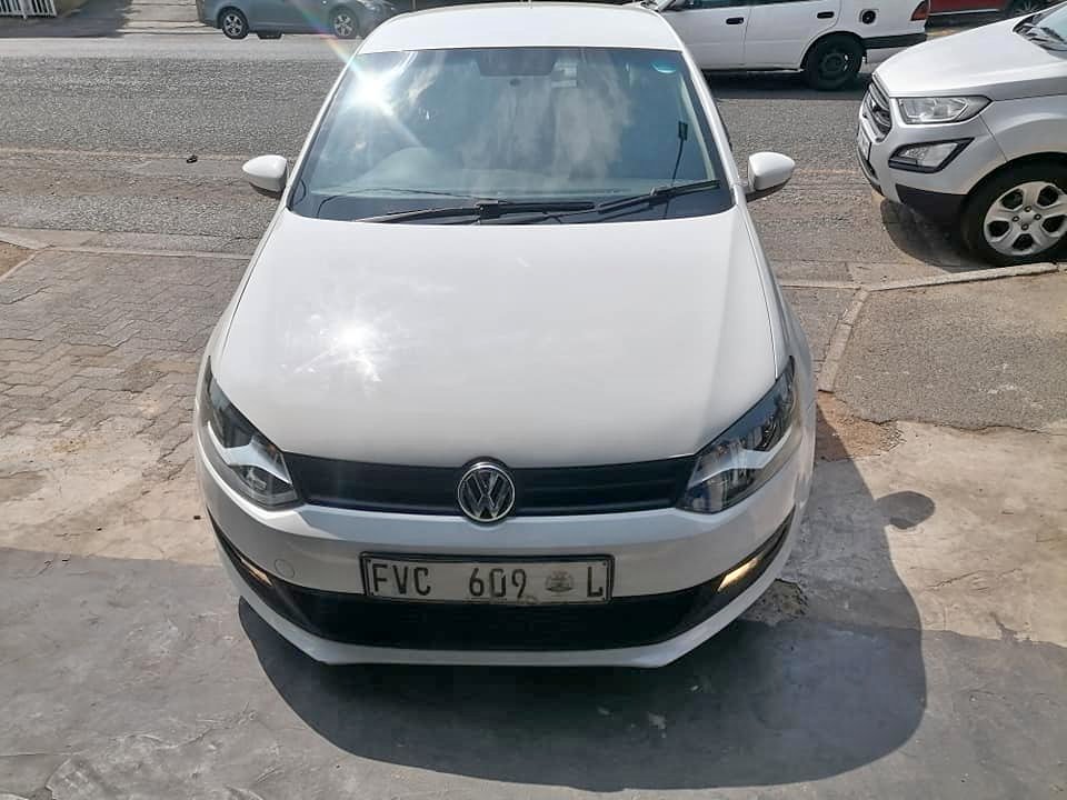 2013 Volkswagen polo 6 1.4 Comfortline Hatchback with a Nice interior seat
