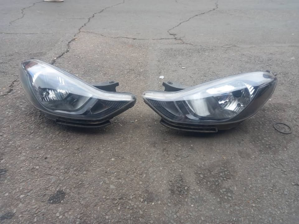 2022 - 2025 Hyundai i10 Grand Pair of Headlights R10 - Private Seller 2022 - 2025 Hyundai i10 Grand Pair of Headlights R10 - Private Seller