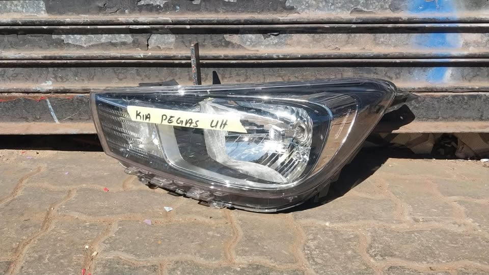 Kia Pegas headlight - Private Seller Kia Pegas headlight - Private Seller